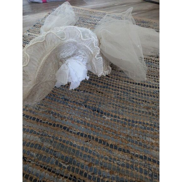 Vtg White Wedding Derby Hat Lace Beaded Veil Flower Applique Coquette Royalcore main image 4